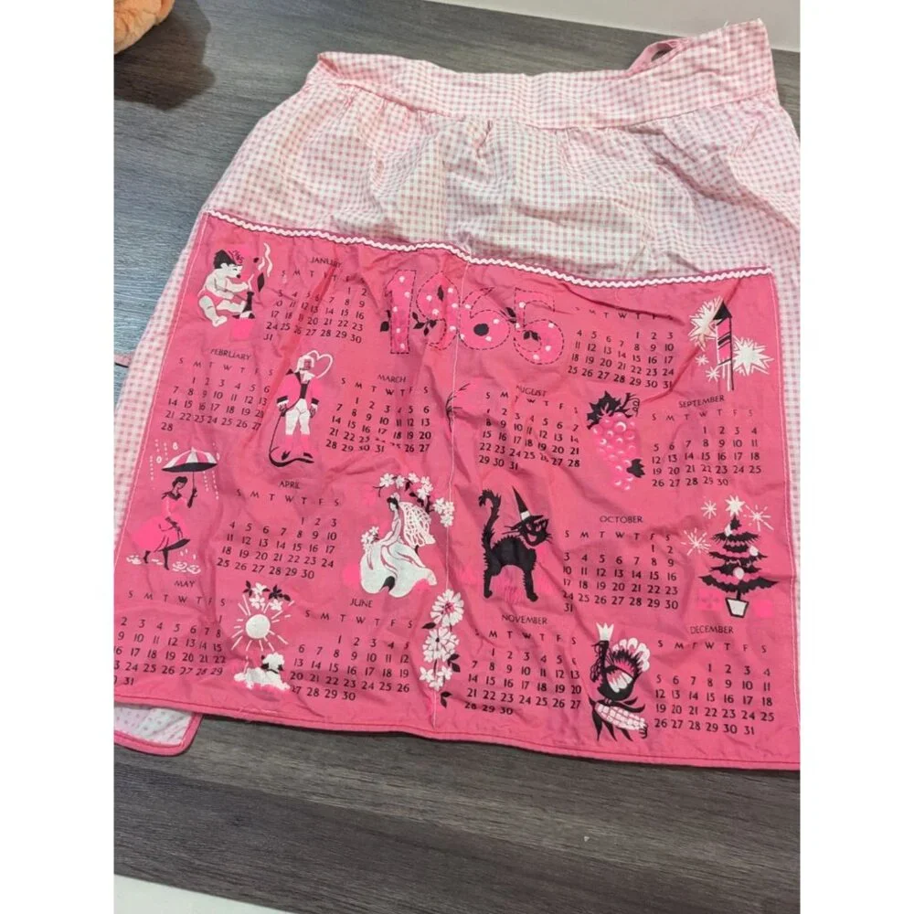 1965 Pink Retro Calendar Apron Gingham Check Design With Pockets Vintage Kitchen